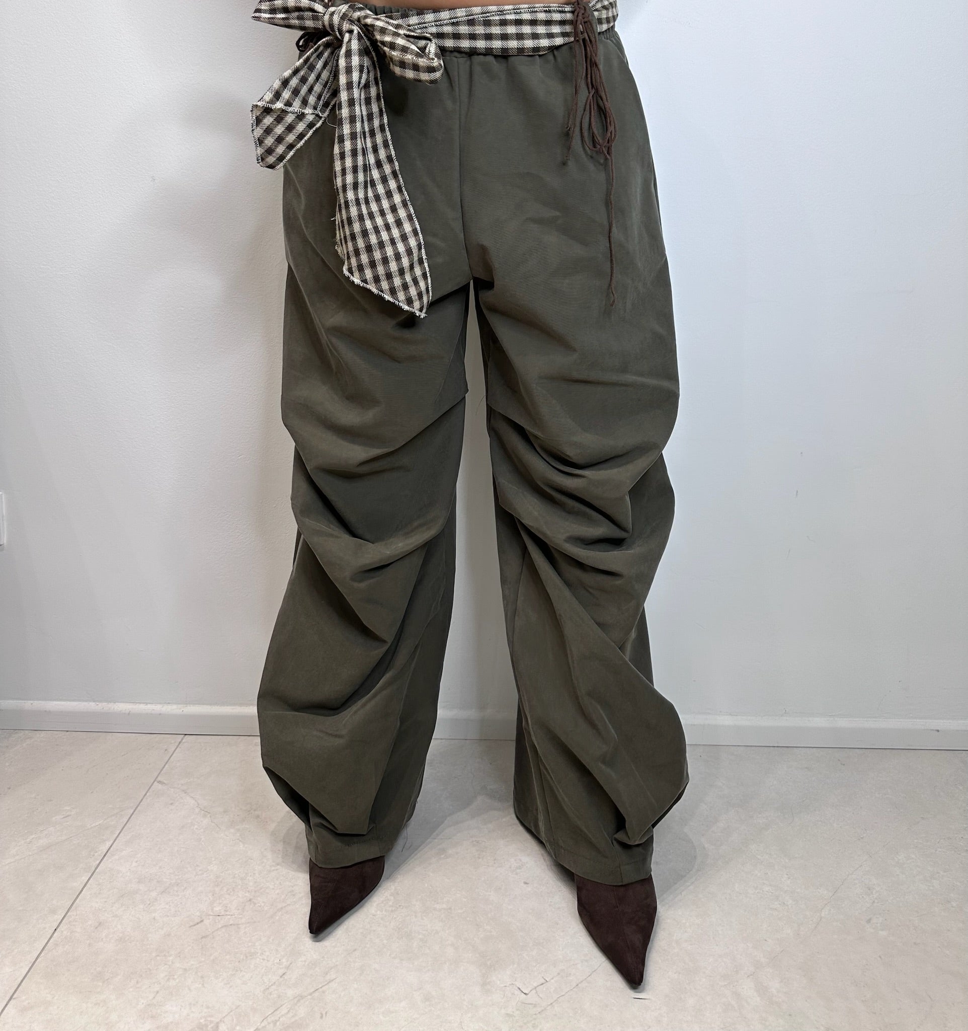 PANTA BAGGY VERDE OLIVA CON CINTURA