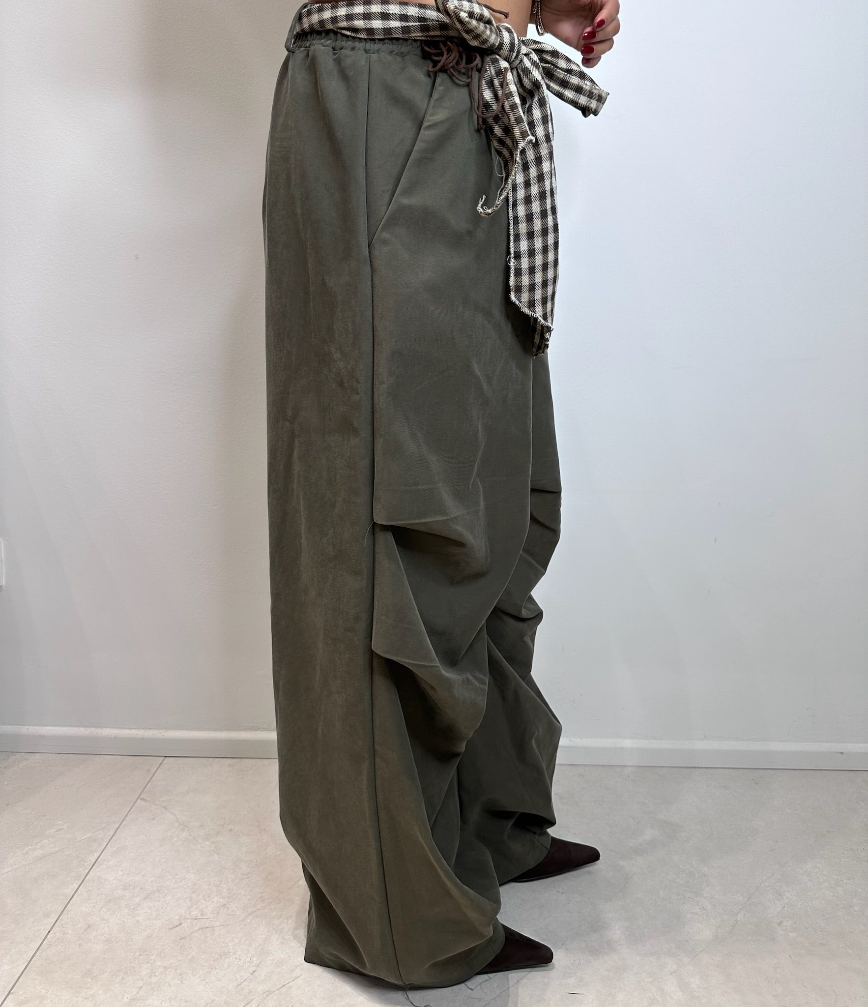 PANTA BAGGY VERDE OLIVA CON CINTURA